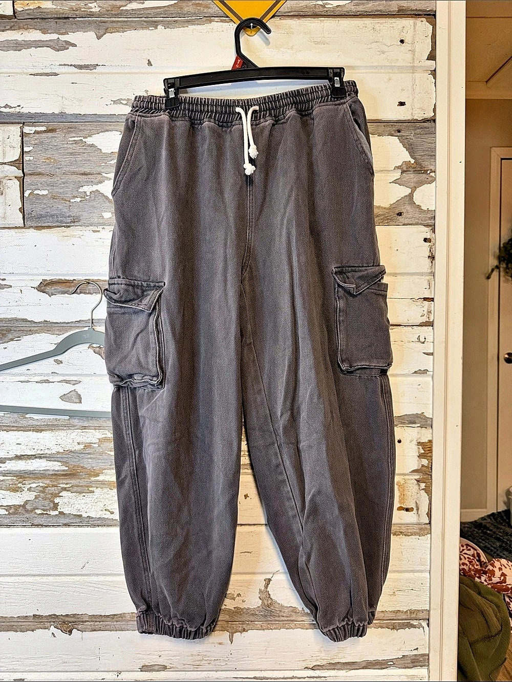 Sage + Fig Cargo Jogger Pants in Gray Size Medium (1139 A